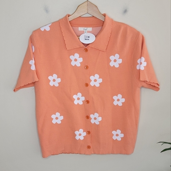 NWT Easel | Orange & White Daisy Floral Print Button Front Short Sleeve Medium - Picture 1 of 4